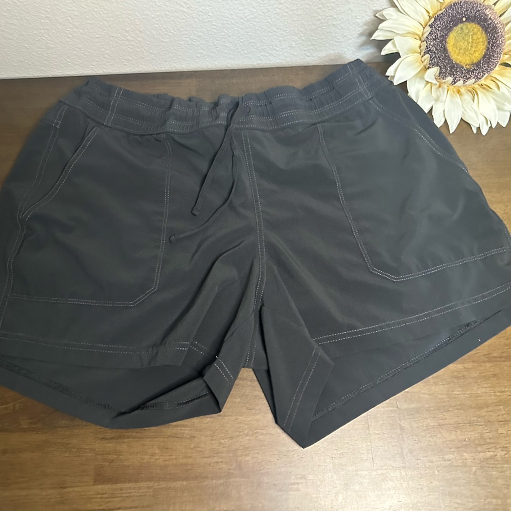 Women's Kuhl Vantage Shorts ~ pull on- black~  4 in inseam ~ size large - Picture 4 of 8